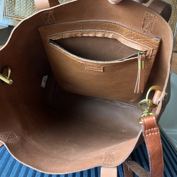 Madewell Medium Transport Tote in English Saddle - Picture 5 of 9